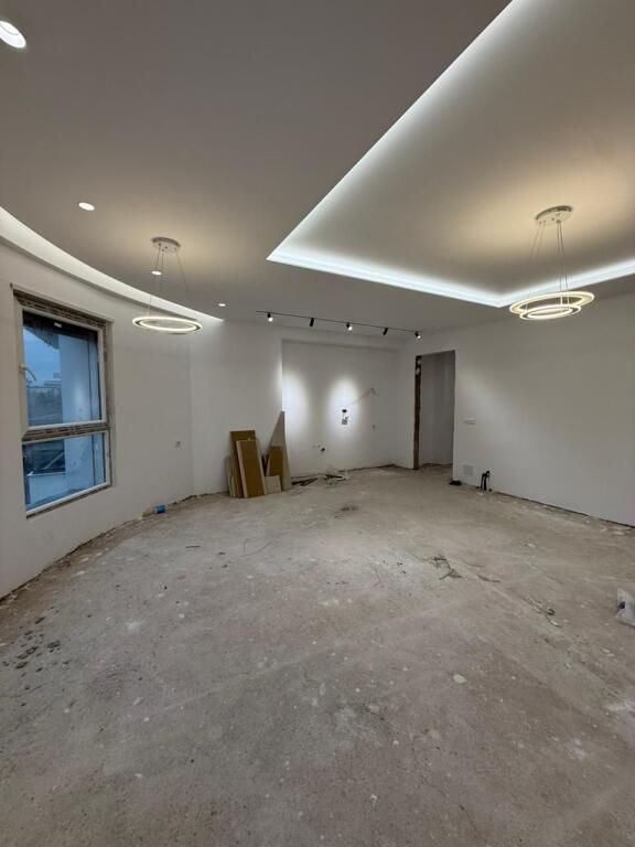 🏡 Shitet apartament 2+1 te Ali Demi, Pallat Spar