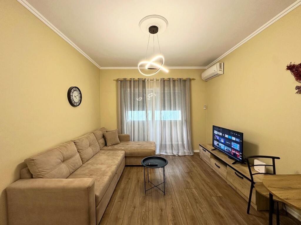 Apartment 1+1 for rent near Toptani Center.
