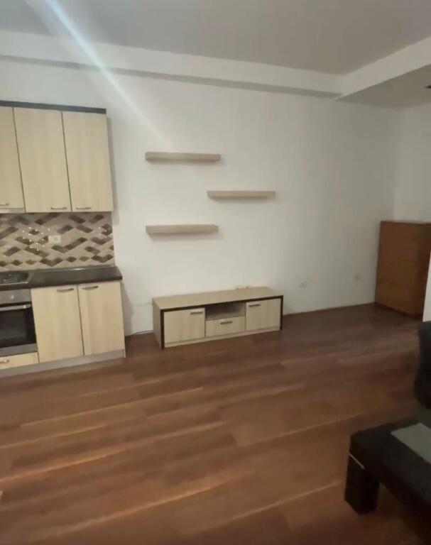 Apartament 1+1, Liqeni Thate!