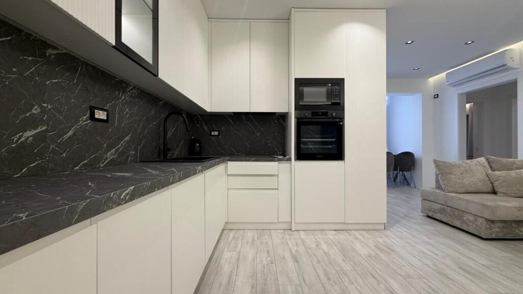 🏡 Jepet apartament 3+1+3 Poste Parkimi te Kompleksi Delijorgji