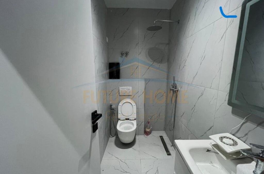 Apartament per shitje ne Komunen e Parisit, Tirane