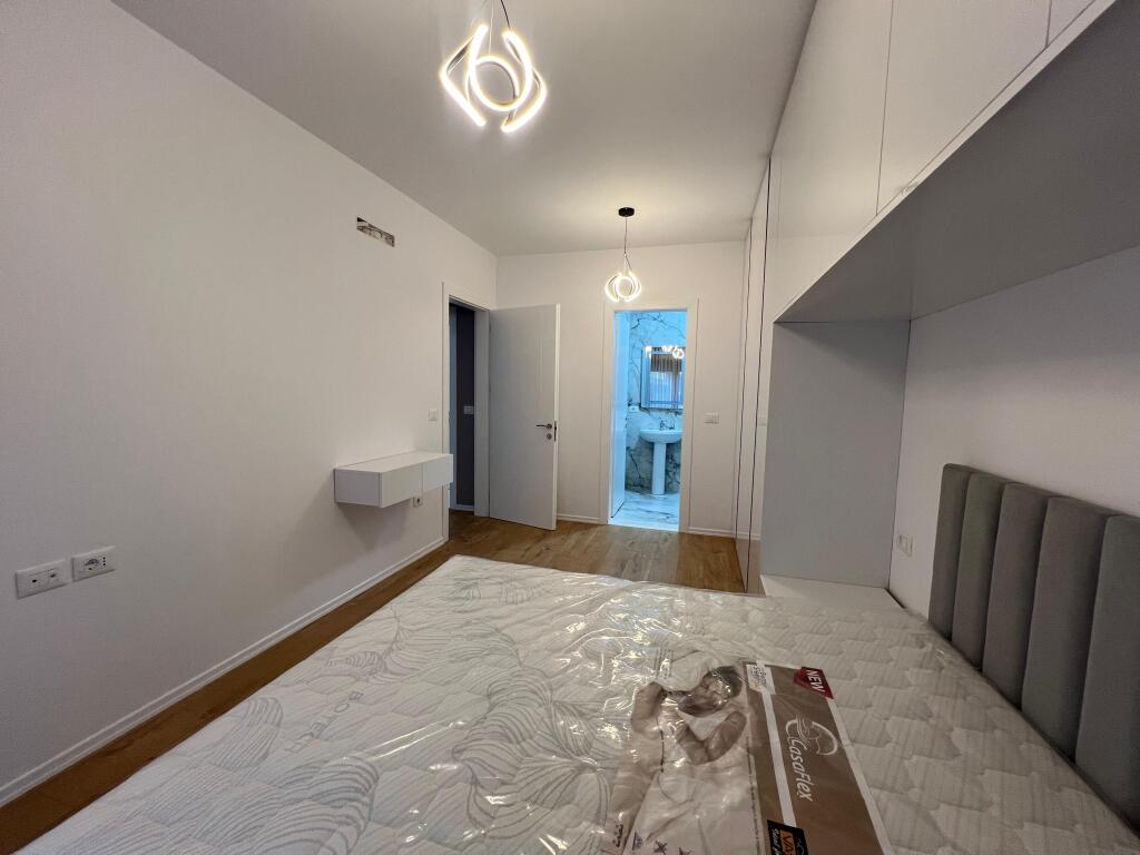 Shitet apartament 2+1+2 tualete tek Kodra e Diellit