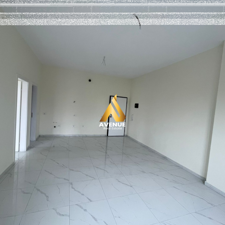LOCALE IN AFFITTO – VIALE BLU, KAMËZ