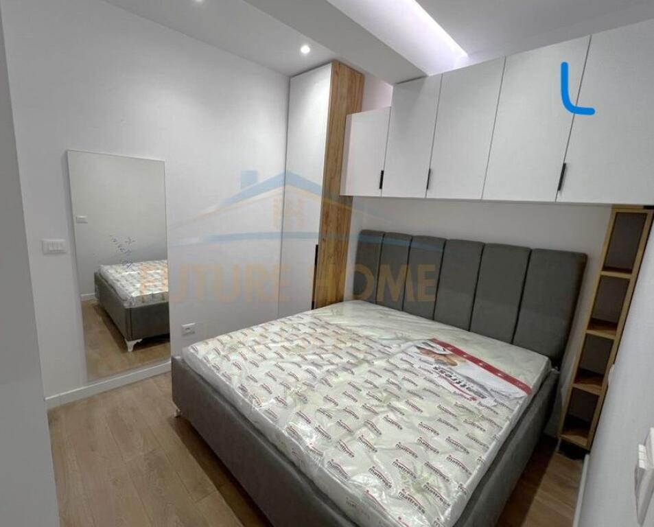 Apartament per shitje ne Komunen e Parisit, Tirane