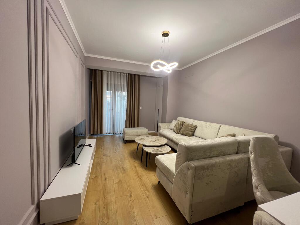 Shitet apartament 2+1+2 tualete tek Kodra e Diellit