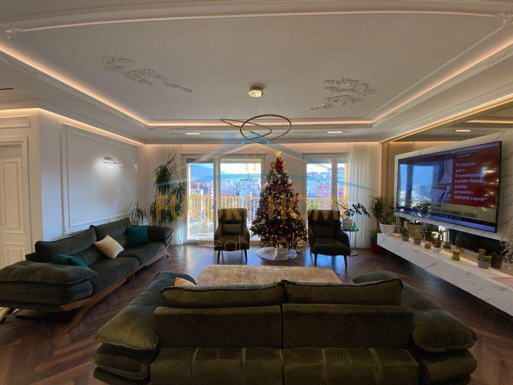 Shitet, Apartament 4+1+3+2Poste Parkimi, Rezidenca "EURO 3D", Tiranë.