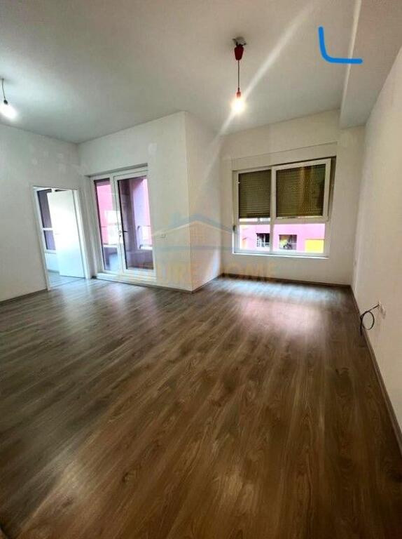 In vendita, Appartamento 1+1, Complesso Mangalem, Tirana