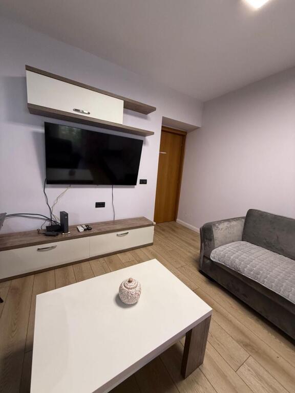 Affittasi appartamento 2+1 vicino al centro del mercato Cam