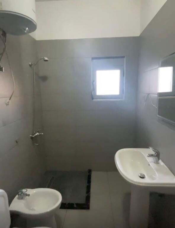 Apartament 1+1, Liqeni Thate!