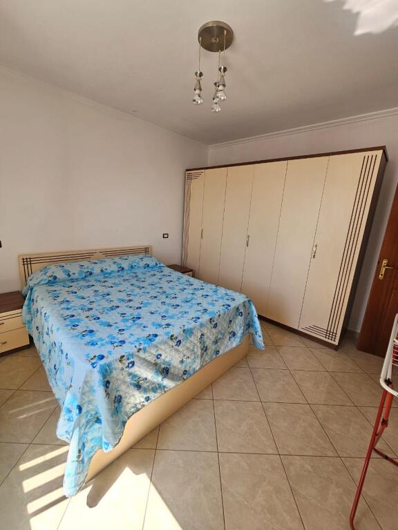 AFFITTASI APPARTAMENTO 2+1 VICINO ALLA POLICLINICA DI DURRËS
