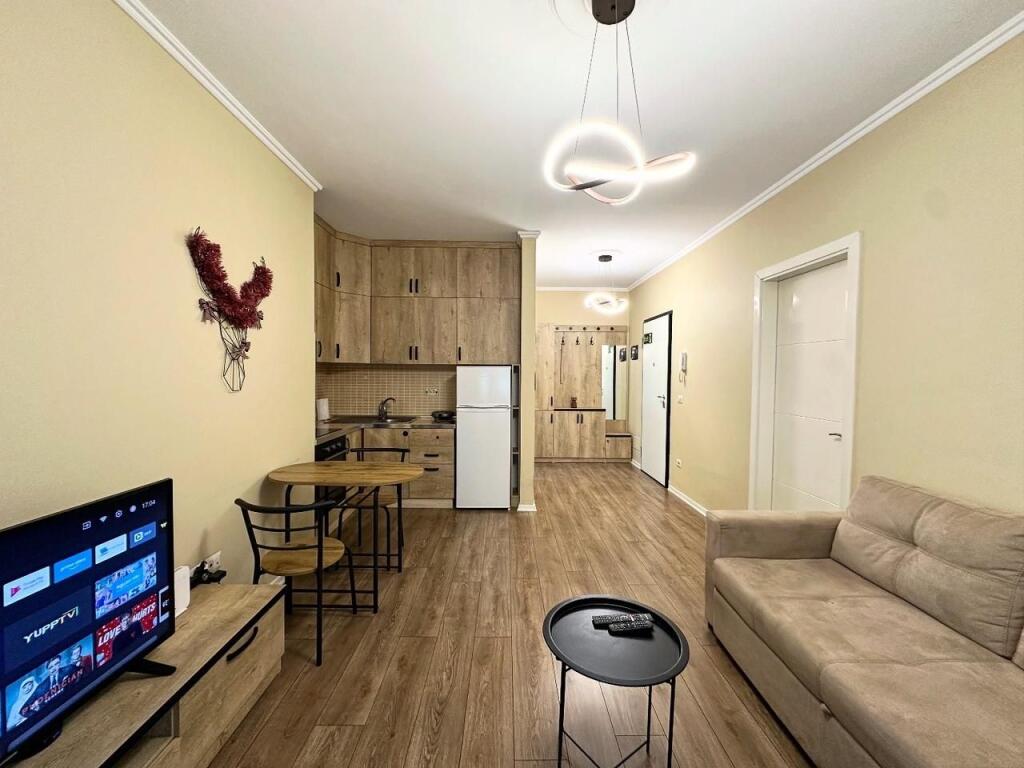 Apartment 1+1 for rent near Toptani Center.