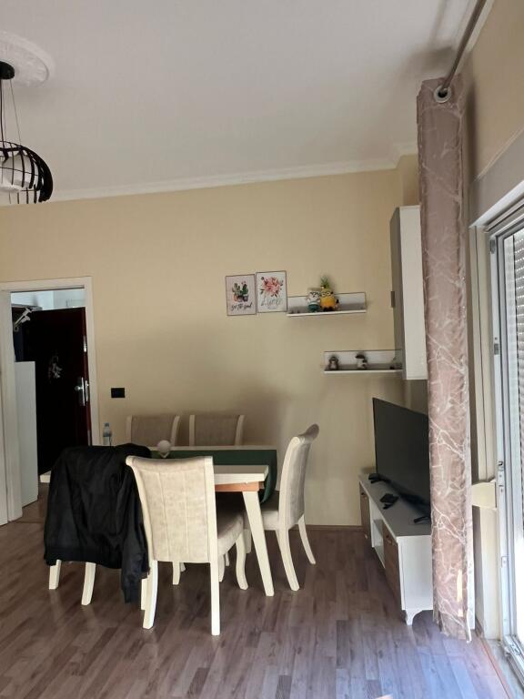 🏡 Jepet me qira Apartament 1+1 📍 Fresku, 💶 Çmimi: 300 € / muaj