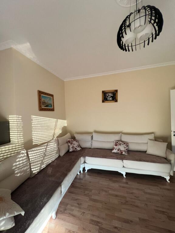 🏡 Jepet me qira Apartament 1+1 📍 Fresku, 💶 Çmimi: 300 € / muaj