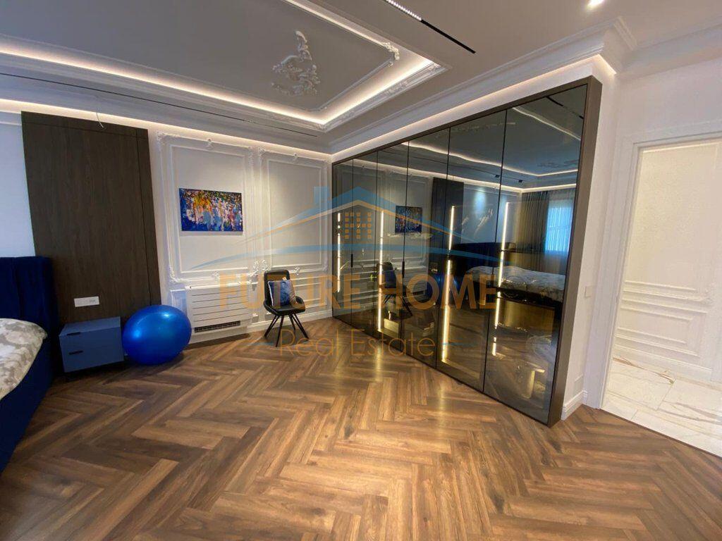 Shitet, Apartament 4+1+3+2Poste Parkimi, Rezidenca "EURO 3D", Tiranë.