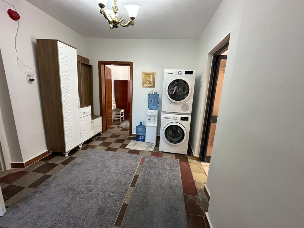 🏢A few minutes away from Kuqe School, a 2+1 furnished apartment is for rent. 550 Euro       