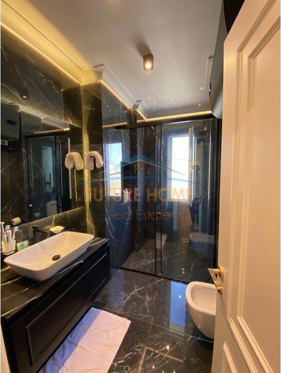 Shitet, Apartament 4+1+3+2Poste Parkimi, Rezidenca "EURO 3D", Tiranë.