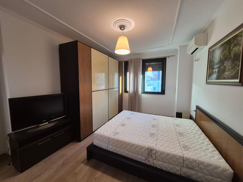 1+1 spacious, spacious, Zogu Boulevard first, 650 euro