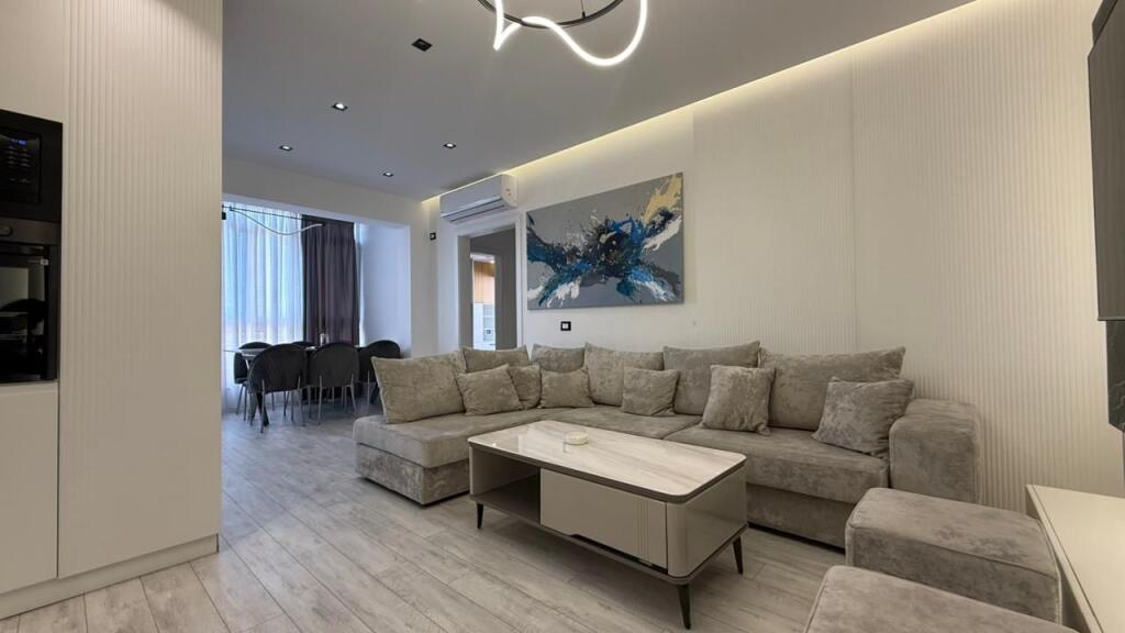 🏡 Jepet apartament 3+1+3 Poste Parkimi te Kompleksi Delijorgji