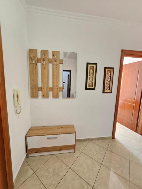 AFFITTASI APPARTAMENTO 2+1 VICINO ALLA POLICLINICA DI DURRËS