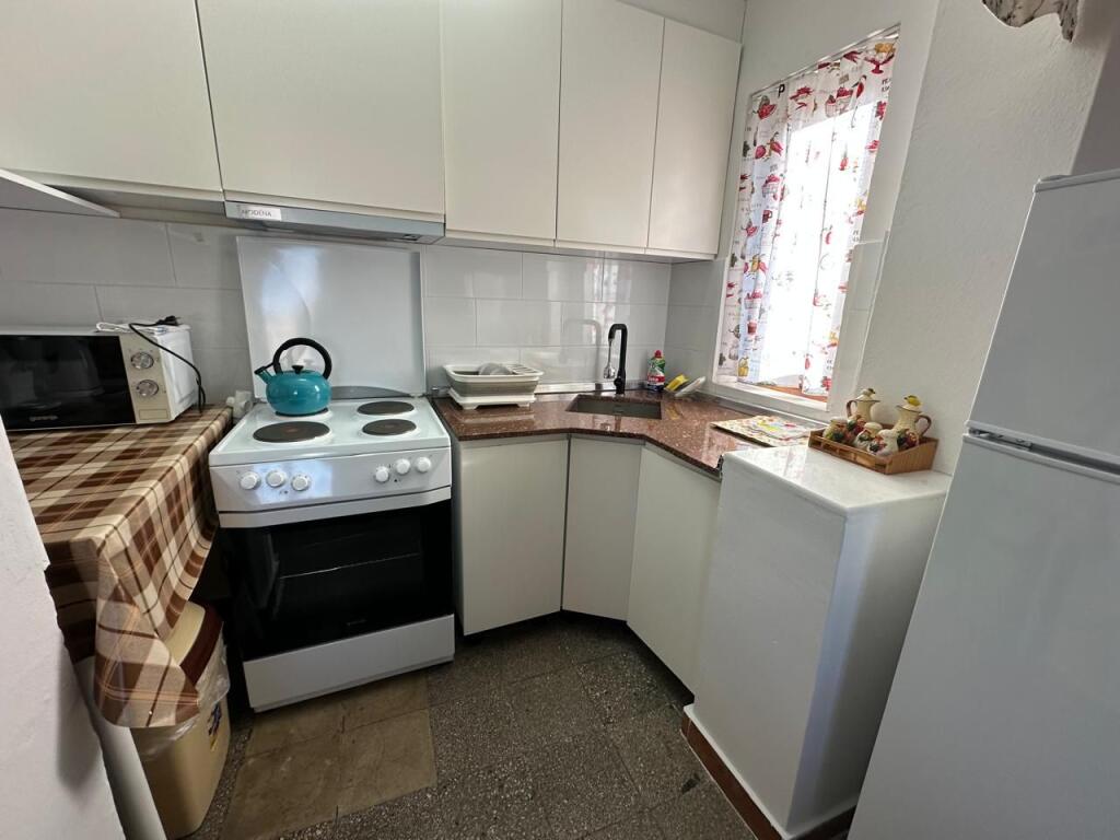 🏢A few minutes away from Kuqe School, a 2+1 furnished apartment is for rent. 550 Euro       