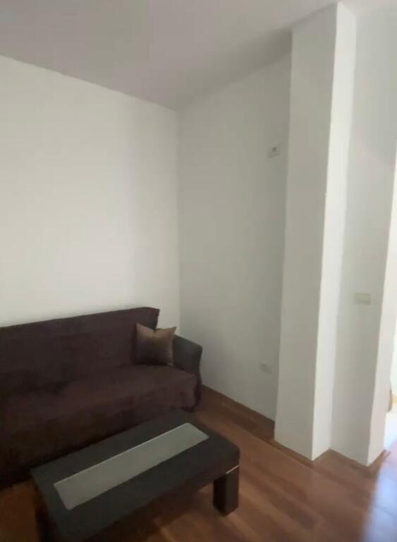 Apartament 1+1, Liqeni Thate!