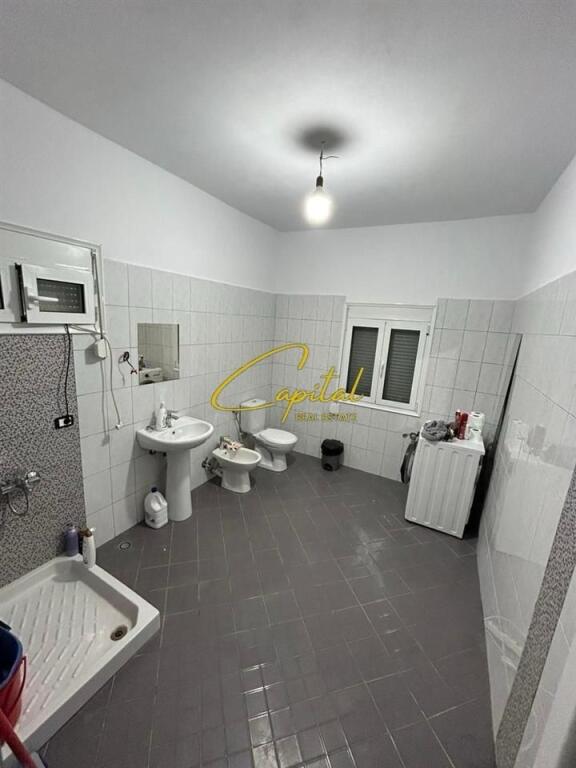 PRIVATE VILLA FOR RENT 500 M2 VORE 500 EURO