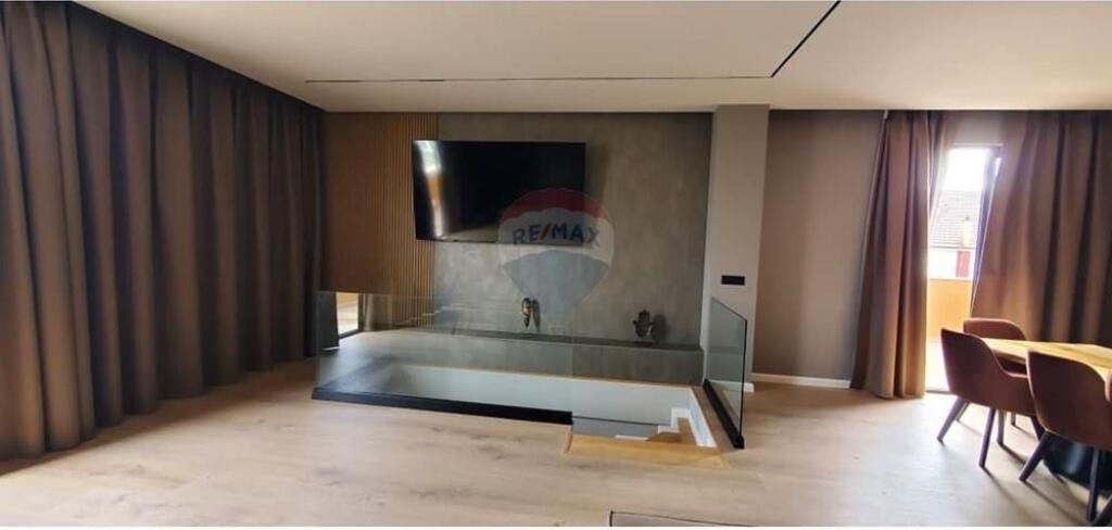 Affitto/ Super attico+veranda+posto auto, 5 Maji