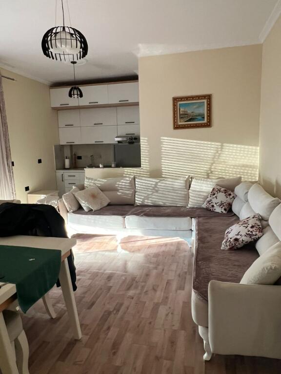 🏡 Jepet me qira Apartament 1+1 📍 Fresku, 💶 Çmimi: 300 € / muaj
