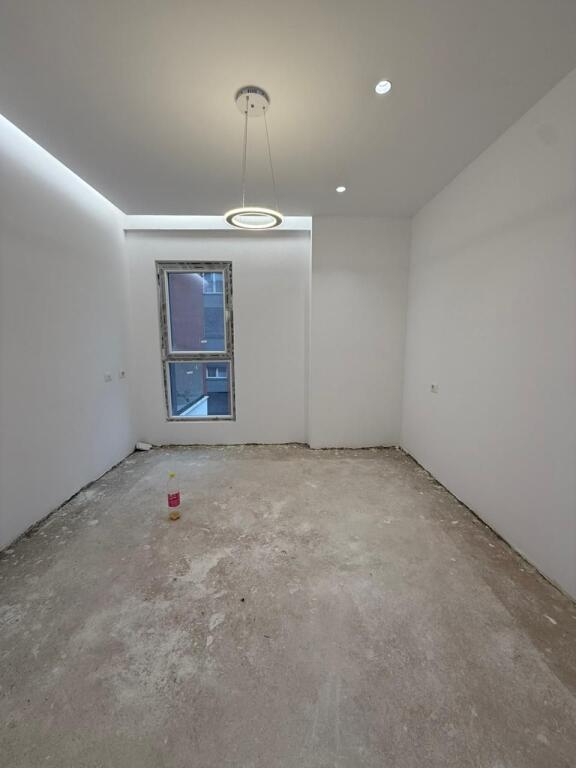 🏡 Shitet apartament 2+1 te Ali Demi, Pallat Spar