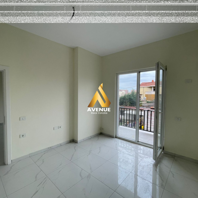 LOCALE IN AFFITTO – VIALE BLU, KAMËZ