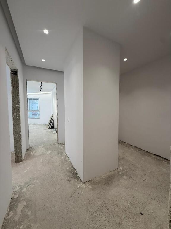 🏡 Shitet apartament 2+1 te Ali Demi, Pallat Spar