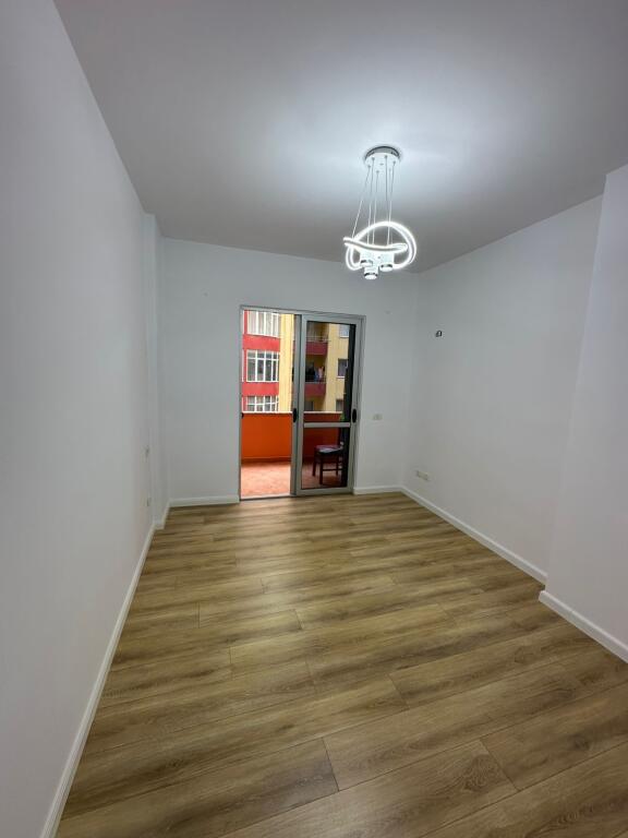 Shitet apartament 2+1 ne Astir tek Posta