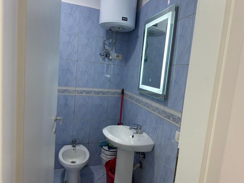 Shitet apartament 2+1 ne Astir tek Posta