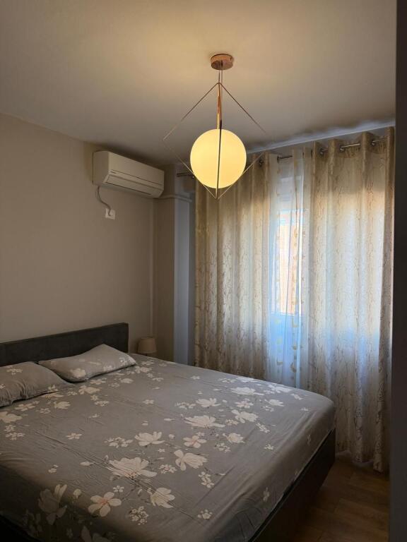BULEVARDI I RI, APARTAMENT 2+1 PER QERA.