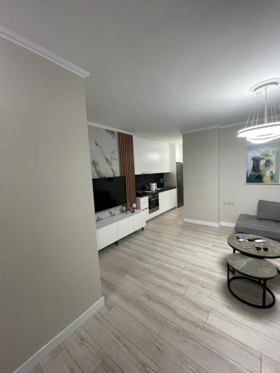 🏙️ Apartament 1+1 me Qira – Rruga e Kosovareve, pranë Hotel Dinastia