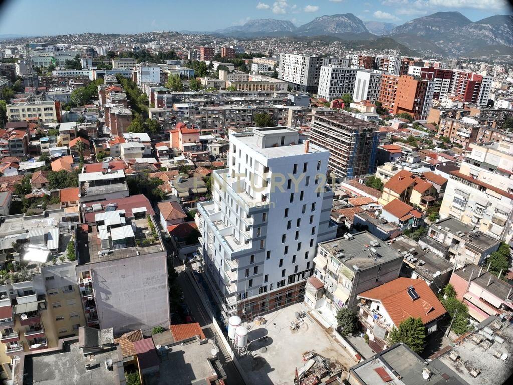Shitet Apartament 2+1+2 ne Xhamllik