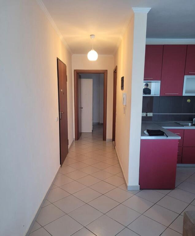 Apartament 1+1 për shitje tek Komuna e Parisit!