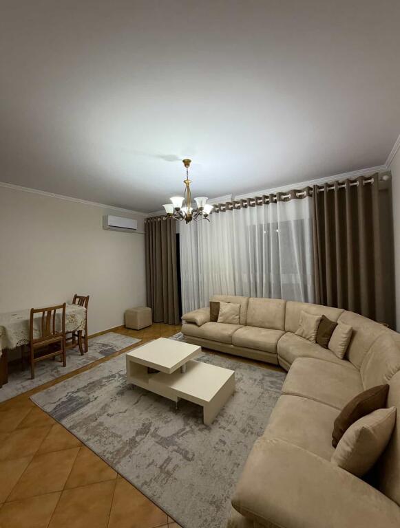 Appartamento 2+1 in affitto a Komuna e Parisit!