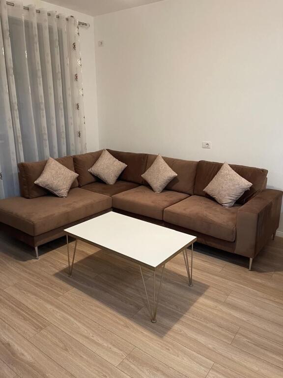 Apartment 1+1, Siri Kodra!