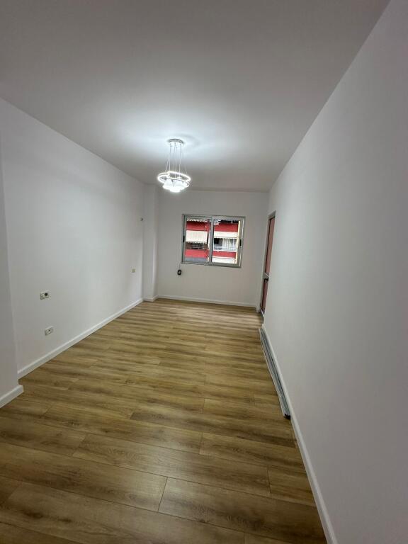 Shitet apartament 2+1 ne Astir tek Posta