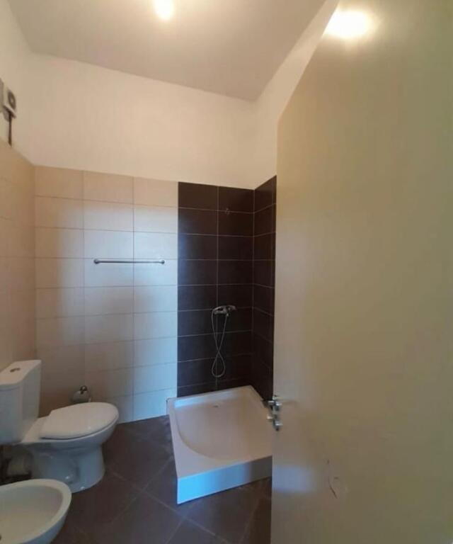Apartament 2+1 me qira Astir pas Bar Artistit
