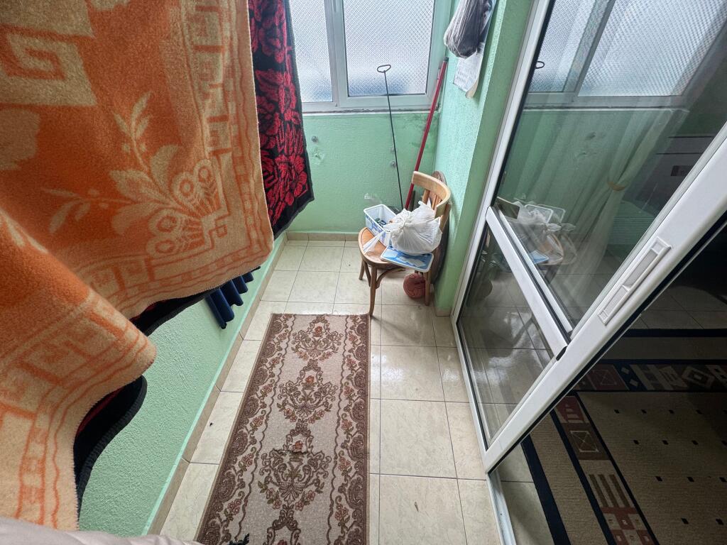 Shitet Apartament 2+1 – Lagjja 10, pranë Drejtorisë së Transportit Rrugor, Korçë