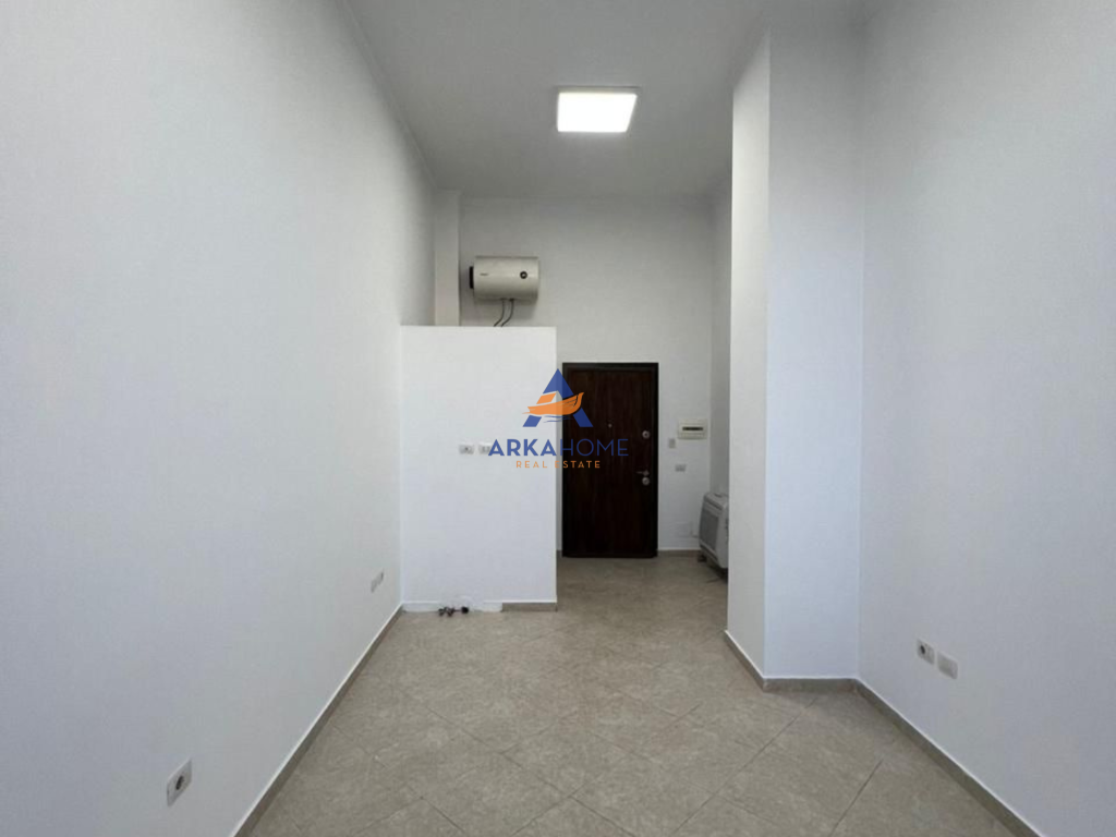 UFFICIO IN AFFITTO 26M2 "IN CENTRO" 45000 LEKE