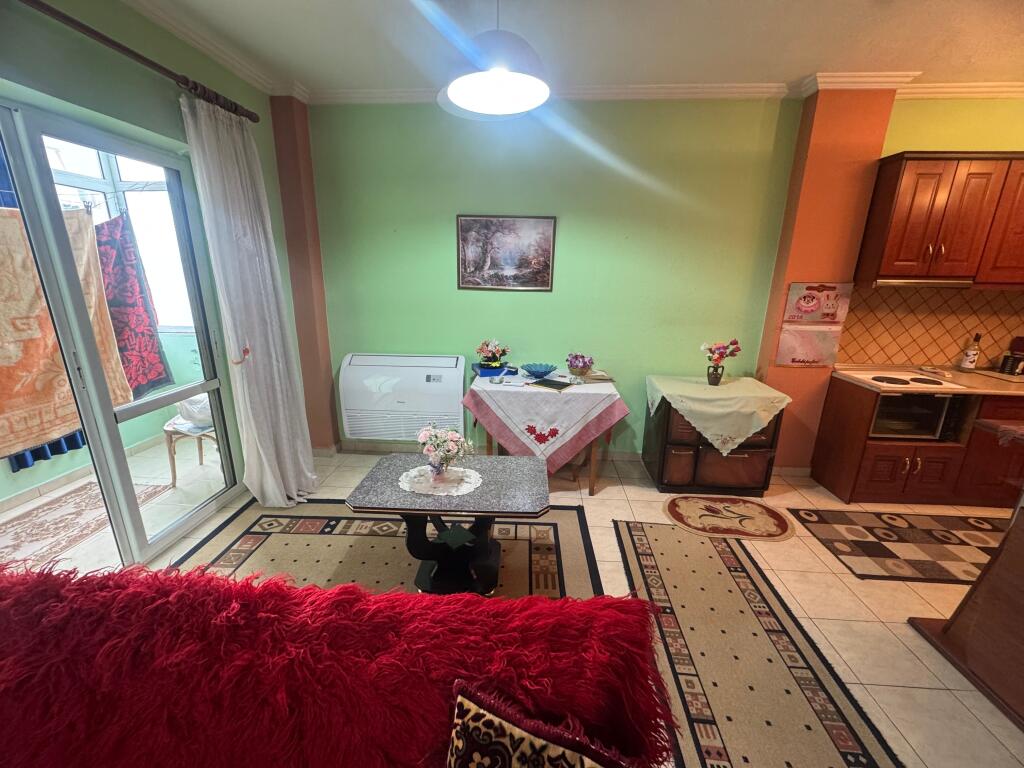 Shitet Apartament 2+1 – Lagjja 10, pranë Drejtorisë së Transportit Rrugor, Korçë
