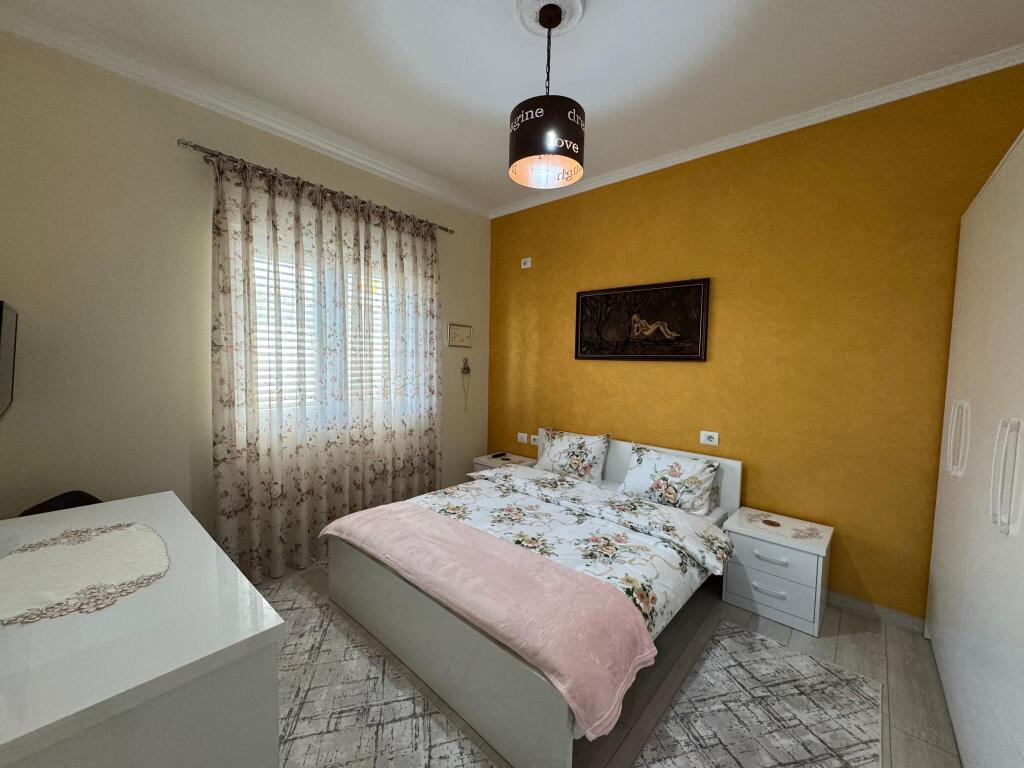 VILAT GJERMANE, JAPIM ME QIRA APARTAMENT 2+1