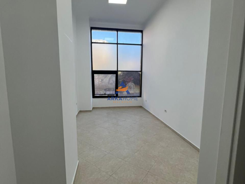 UFFICIO IN AFFITTO 26M2 "IN CENTRO" 45000 LEKE