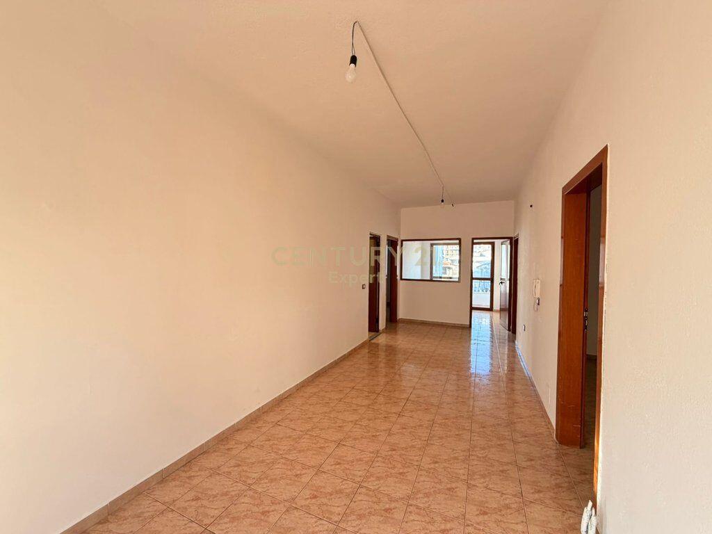 Affittasi villa su 4 piani vicino a Globe Center