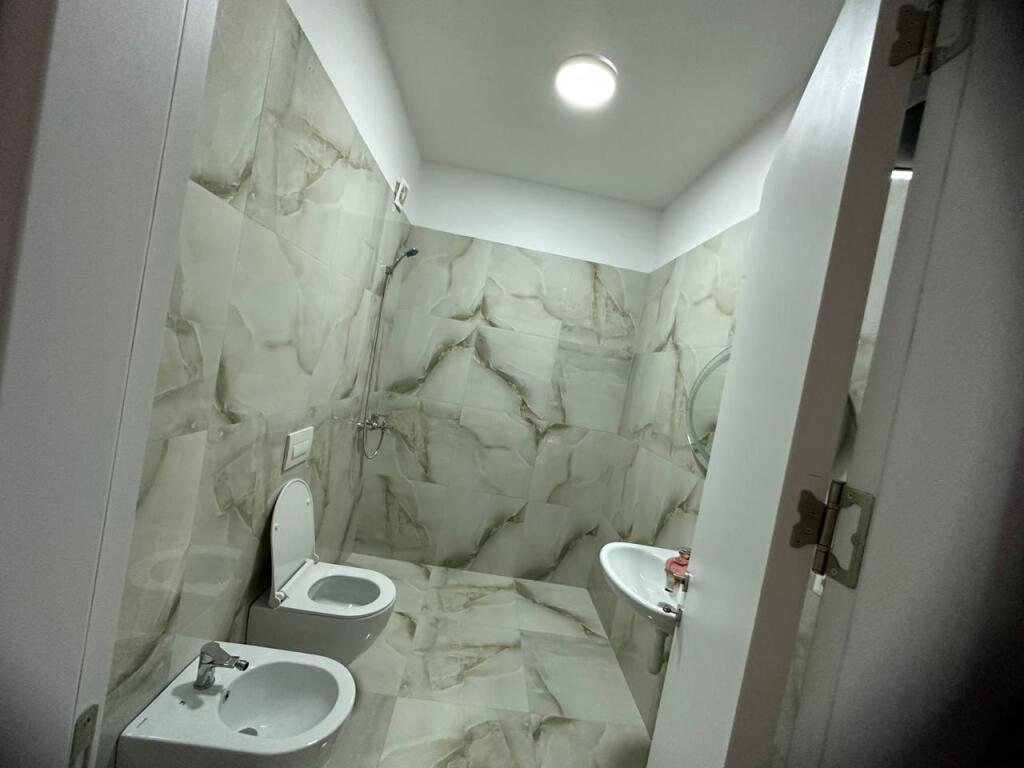 Jepet me qira apartament 1+1 📍 Grand Gallery, Yzberisht💶 Çmimi: 500 € / muaj