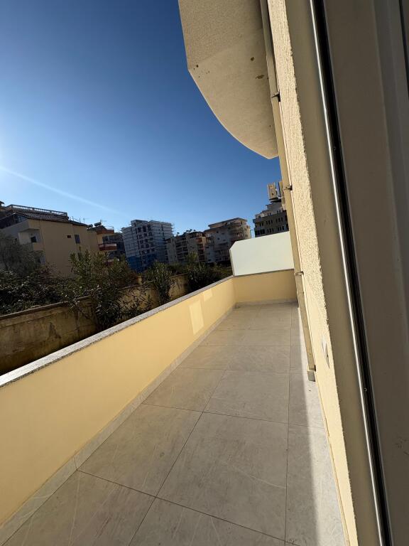 Vendesi in vendita 3 super appartamenti investiti a Shkembi Kavajes