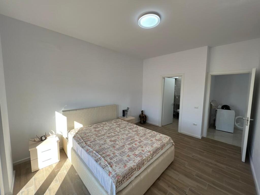 📣 QERA Apartament 3+1 Me 2 Tualete Dhe Ballkon 📍 Kompleksi Tower Bridge, Prane Komisariatit Nr. 4 ✨ 💶 Cmimi 600 Euro